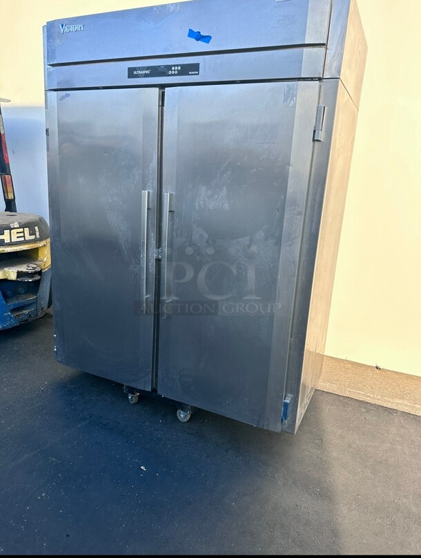 New Victory Refrigeration FS-2D-S1-HC 52 1/8" Two Section Reach In Freezer - (2) Solid Doors, 115v Working - Image 10 of 10