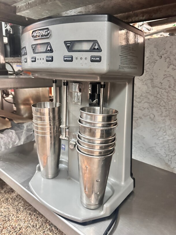 Late Model Waring WDM360TX Countertop Drink Mixer w/ (3) Spindles & (3) Speeds, 120v Working - Image 5 of 7