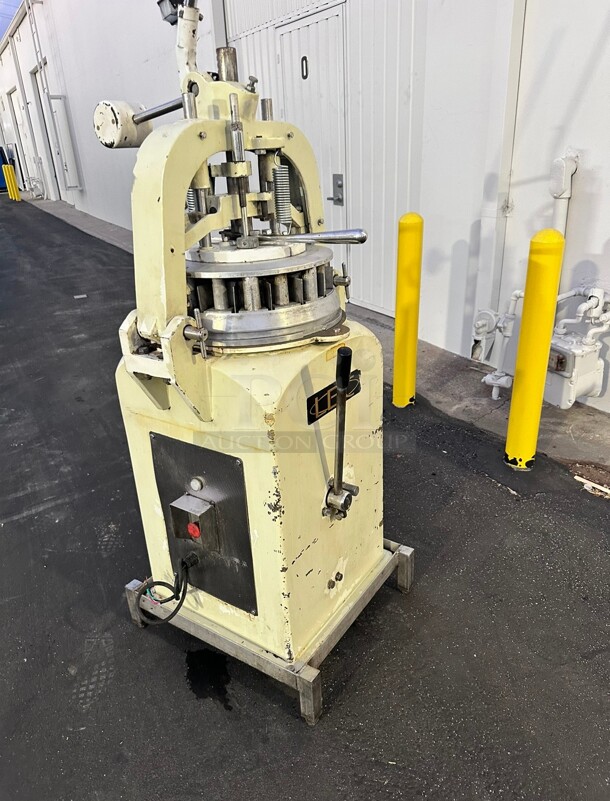 Working ABS SM-1136 Divider Rounder 36 Part, Used Excellent Condition 220 Volt 3 Phase  - Image 2 of 8