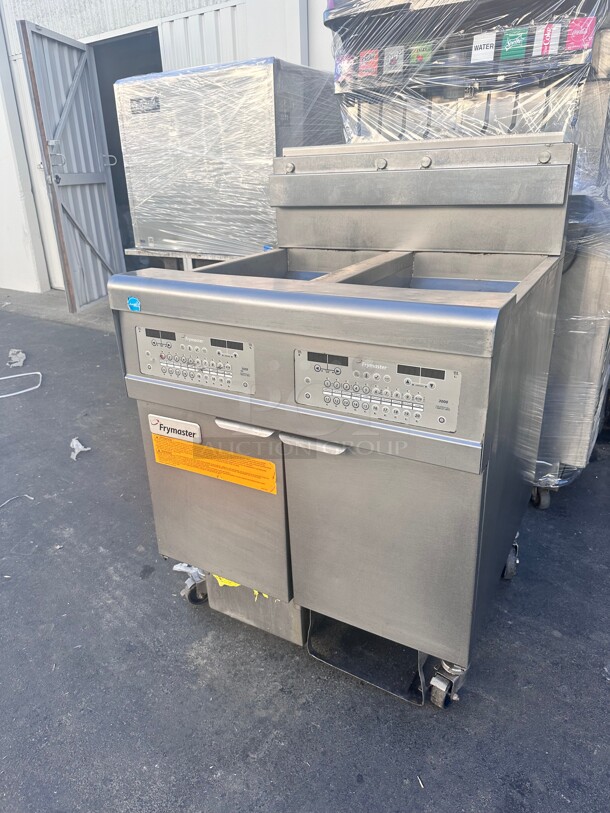 Late Model Frymaster FPGL230CA Gas Fryer - (2) 30 lb Vats, Floor Model, With Filtration System Working - Image 2 of 8