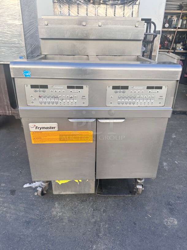 Late Model Frymaster FPGL230CA Gas Fryer - (2) 30 lb Vats, Floor Model, With Filtration System Working - Image 3 of 8