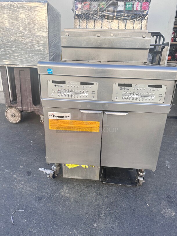 Late Model Frymaster FPGL230CA Gas Fryer - (2) 30 lb Vats, Floor Model, With Filtration System Working - Image 5 of 8