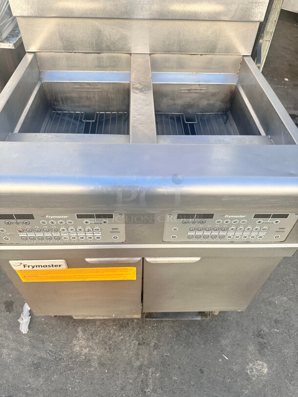 Late Model Frymaster FPGL230CA Gas Fryer - (2) 30 lb Vats, Floor Model, With Filtration System Working - Image 6 of 8