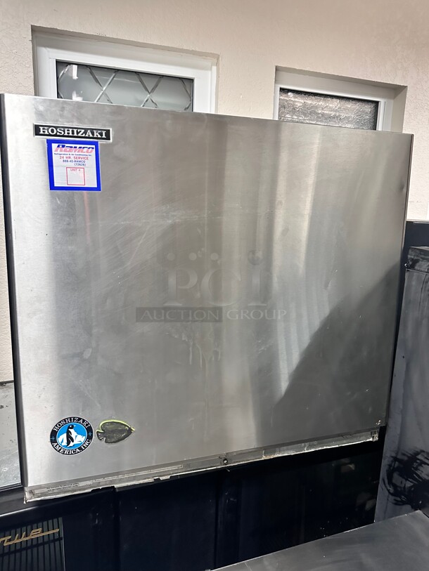 Late Model Hoshizaki KM-660MRH 30 Crescent Cube Ice Machine Head - 646 lb/24 hr, Remote Cooled, 115v  - Image 1 of 6