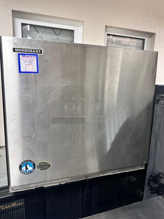 Late Model Hoshizaki KM-660MRH 30 Crescent Cube Ice Machine Head - 646 lb/24 hr, Remote Cooled, 115v 