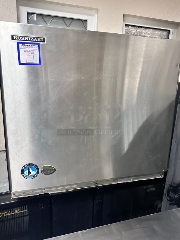 Late Model Hoshizaki KM-660MRH 30 Crescent Cube Ice Machine Head - 646 lb/24 hr, Remote Cooled, 115v  - Image 3 of 6