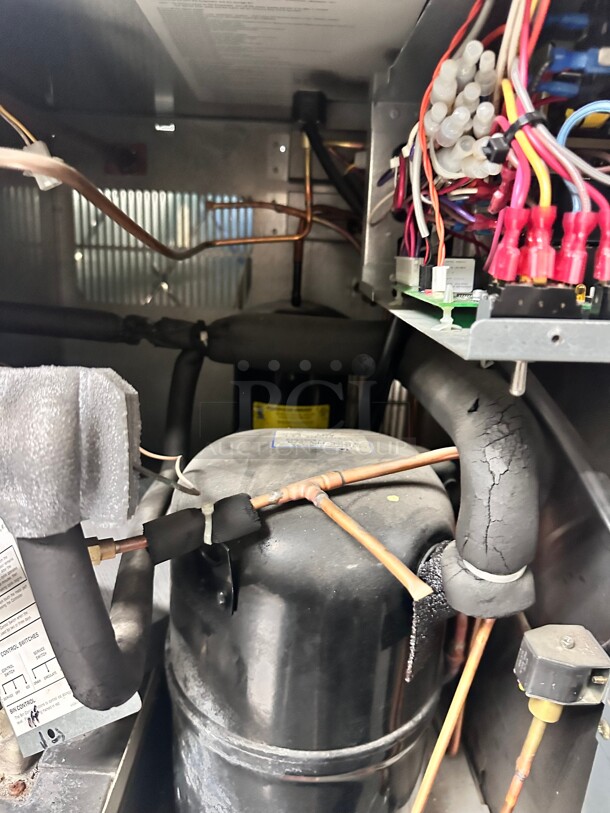 Late Model Hoshizaki KM-660MRH 30 Crescent Cube Ice Machine Head - 646 lb/24 hr, Remote Cooled, 115v  - Image 5 of 6