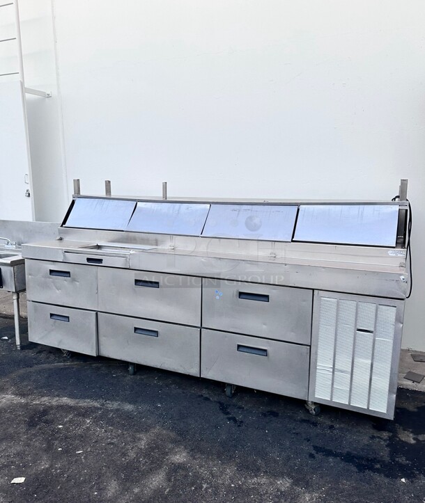 Working Delfield F18RC114 104 inch Pizza Prep Table With Refrigerated Topping Rail 115 Volt - Image 2 of 8