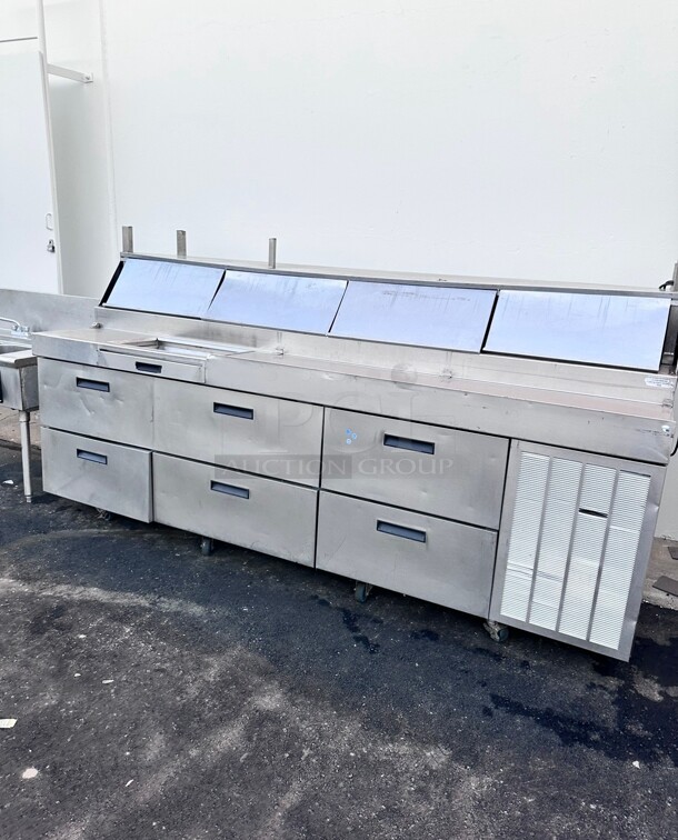 Working Delfield F18RC114 104 inch Pizza Prep Table With Refrigerated Topping Rail 115 Volt - Image 4 of 8