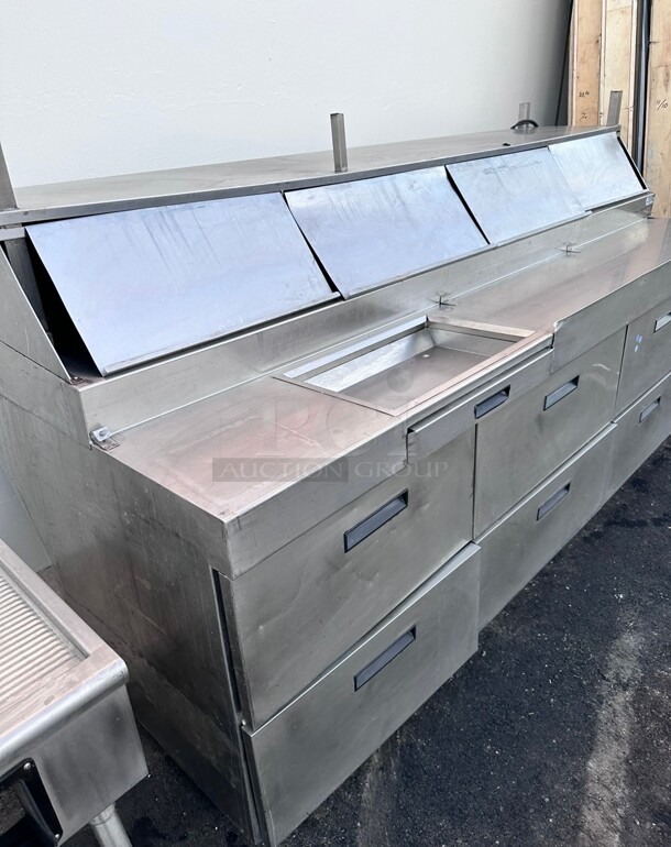 Working Delfield F18RC114 104 inch Pizza Prep Table With Refrigerated Topping Rail 115 Volt - Image 5 of 8