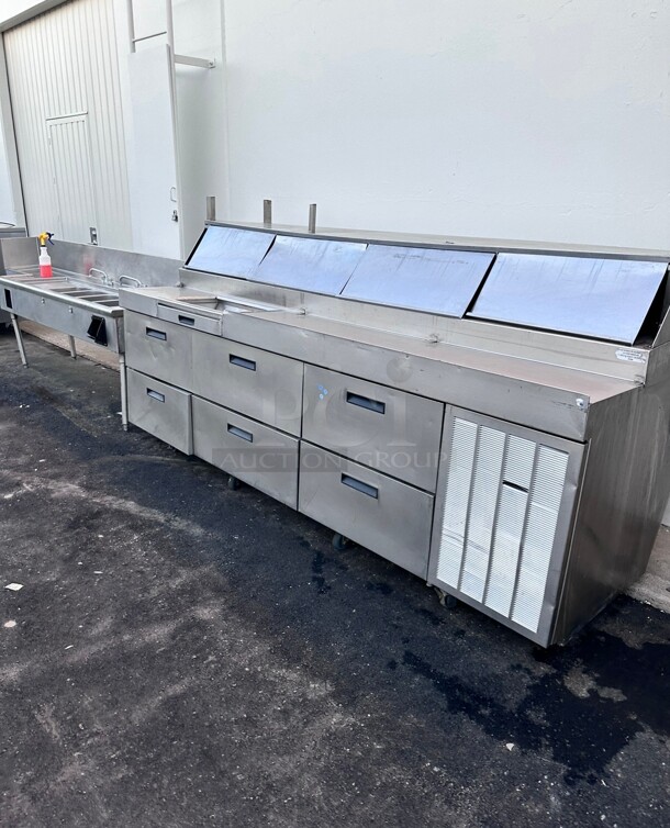 Working Delfield F18RC114 104 inch Pizza Prep Table With Refrigerated Topping Rail 115 Volt - Image 7 of 8