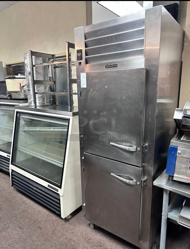 New Traulsen G14300 Holding Cabinet - Half Height Solid Door - 2 Sections 220 Volt 1 Phase Working - Image 1 of 8