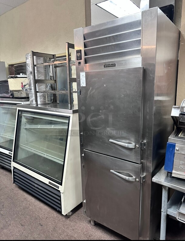 New Traulsen G14300 Holding Cabinet - Half Height Solid Door - 2 Sections 220 Volt 1 Phase Working - Image 3 of 8
