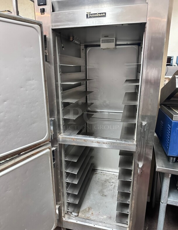 New Traulsen G14300 Holding Cabinet - Half Height Solid Door - 2 Sections 220 Volt 1 Phase Working - Image 4 of 8
