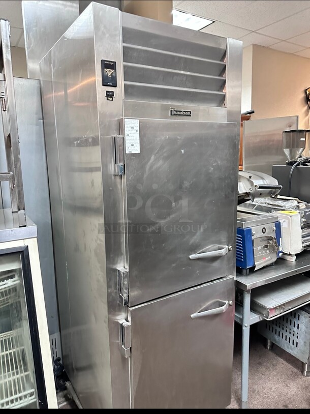 New Traulsen G14300 Holding Cabinet - Half Height Solid Door - 2 Sections 220 Volt 1 Phase Working - Image 7 of 8