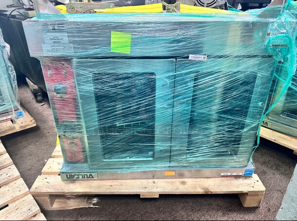 New Vulcan VC4GD Single Full Size Commercial Natural Gas Convection Oven - 50,000 BTU -First Picture Is a Stock- - Image 3 of 5