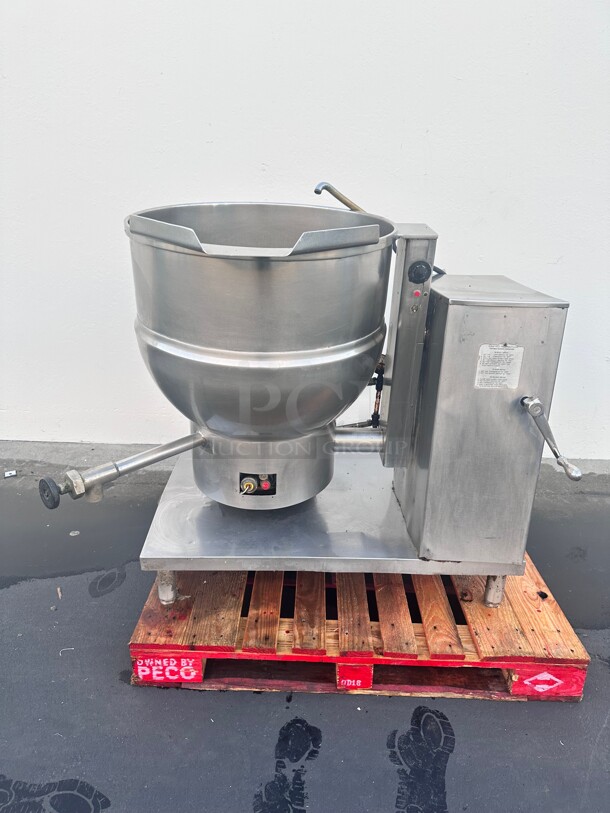 Working Groen DHT/40 40 gal Steam Kettle - Manual Tilt, 2/3 Jacket, Natural Gas Rare Find On Pallet and Ready Ship  - Image 2 of 6