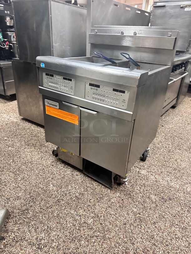 Late Model Frymaster FPGL230CA  Gas Fryer Battery w/ Built-in Filtration
(2) 30 lb capacity Working - Image 4 of 7
