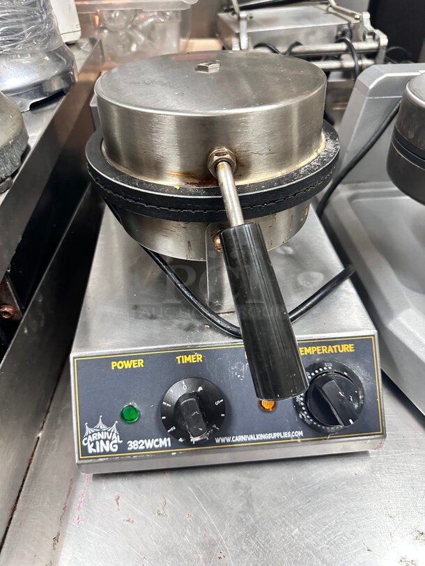 Clean Carnival King WCM1 8 inch Non-Stick Waffle Cone Maker - 120V - Image 4 of 7