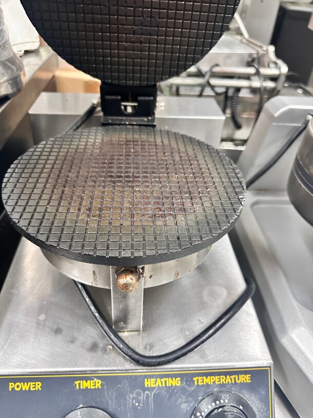 Clean Carnival King WCM1 8 inch Non-Stick Waffle Cone Maker - 120V - Image 7 of 7