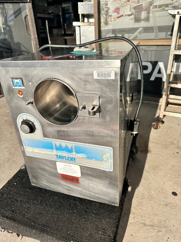 Working Taylor Model: 103-12 Batch Ice Cream / Sorbet / Gelato Freezer Machine, 115v, 3Qt "Missing Parts"  - Image 3 of 9