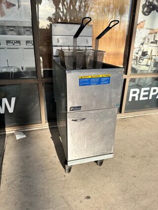 Late Model Pitco 35C+S Fryer, gas, floor model, 35-40 lb. oil capacity, stainless steel tank, door Working