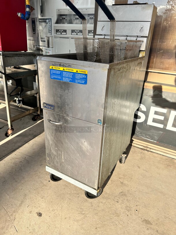 Late Model Pitco 35C+S Fryer, gas, floor model, 35-40 lb. oil capacity, stainless steel tank, door Working - Image 2 of 8