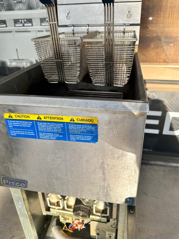 Late Model Pitco 35C+S Fryer, gas, floor model, 35-40 lb. oil capacity, stainless steel tank, door Working - Image 5 of 8