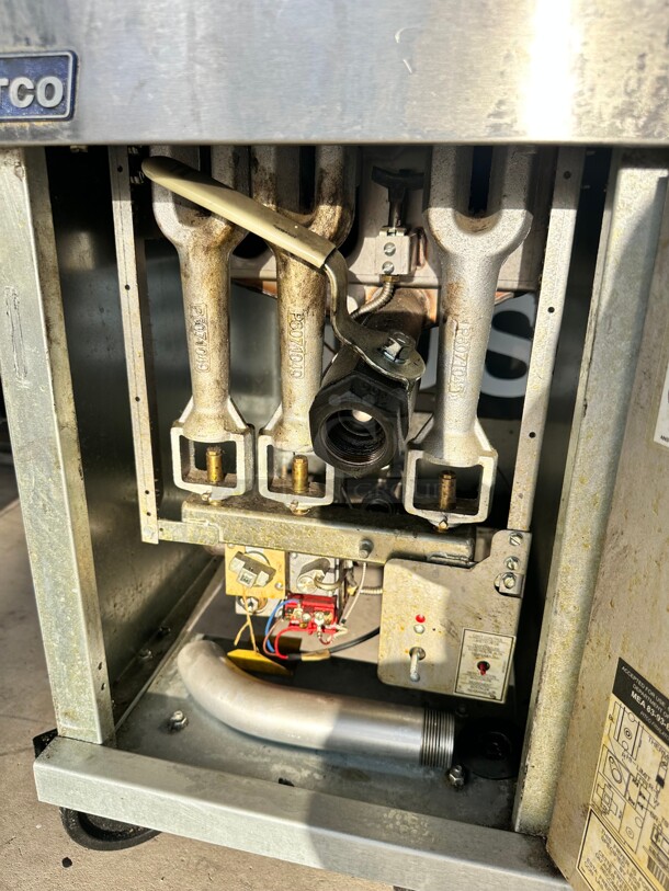 Late Model Pitco 35C+S Fryer, gas, floor model, 35-40 lb. oil capacity, stainless steel tank, door Working - Image 7 of 8
