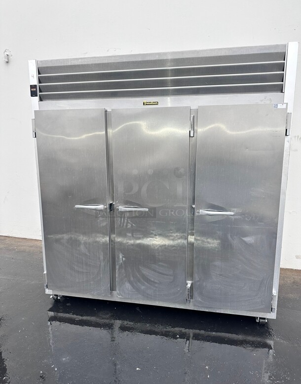 Late Model Traulsen G31010 76 inch Three Section Reach In Freezer, (3) Solid Doors, 115v Working - Image 2 of 8
