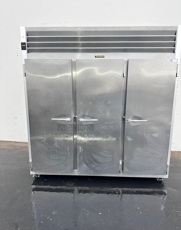 Late Model Traulsen G31010 76 inch Three Section Reach In Freezer, (3) Solid Doors, 115v Working - Image 3 of 8