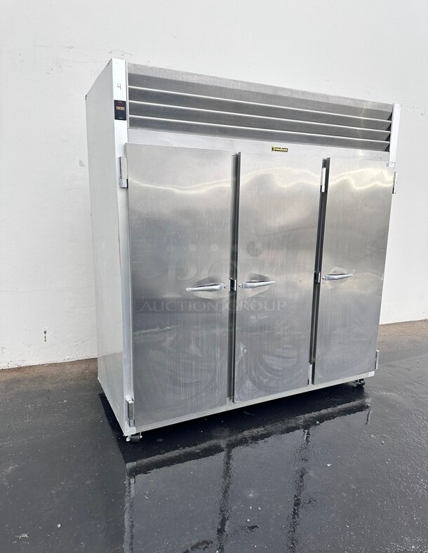 Late Model Traulsen G31010 76 inch Three Section Reach In Freezer, (3) Solid Doors, 115v Working - Image 4 of 8