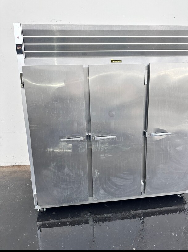 Late Model Traulsen G31010 76 inch Three Section Reach In Freezer, (3) Solid Doors, 115v Working - Image 5 of 8