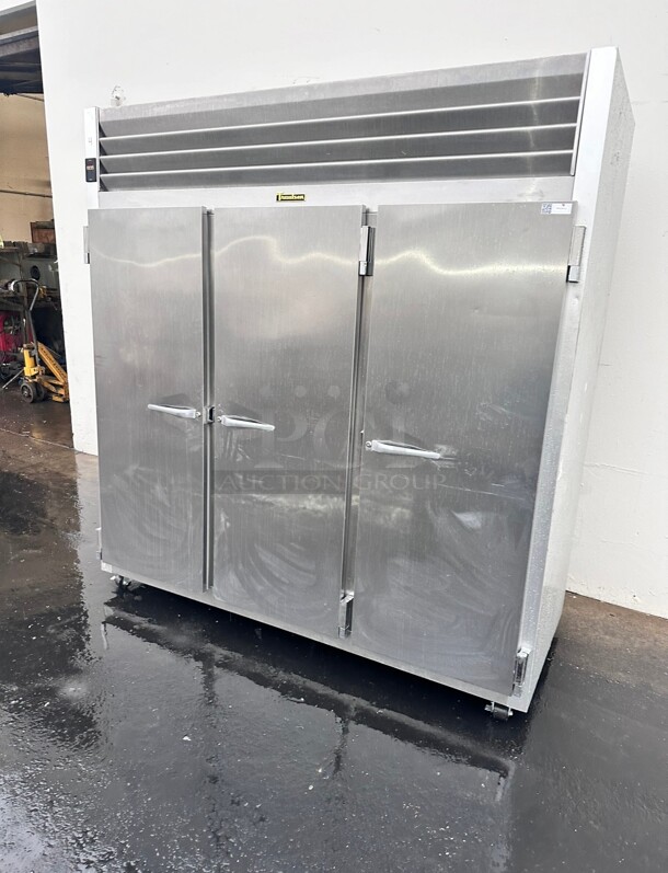 Late Model Traulsen G31010 76 inch Three Section Reach In Freezer, (3) Solid Doors, 115v Working - Image 7 of 8