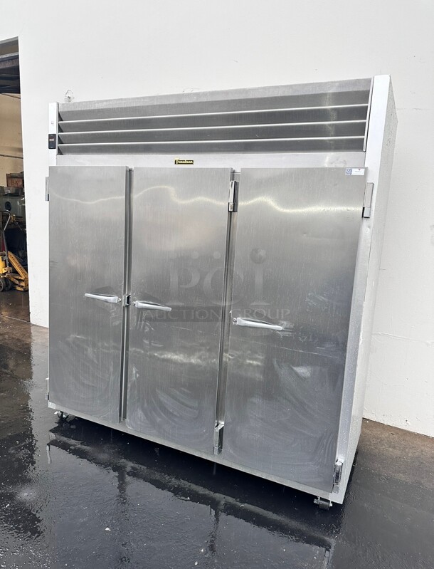 Late Model Traulsen G31010 76 inch Three Section Reach In Freezer, (3) Solid Doors, 115v Working - Image 8 of 8