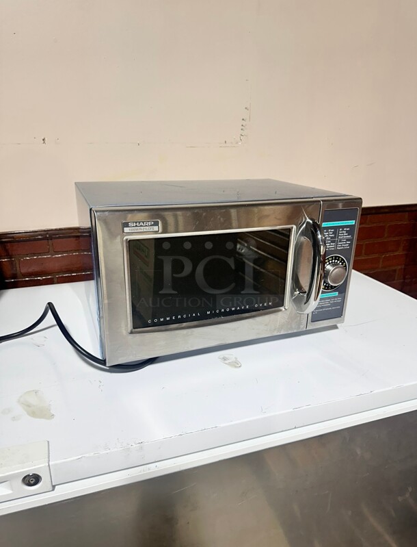 Late Model Sharp R-21LCFS 1000w Commercial Microwave w/ Dial Control, 120v Working - Image 2 of 8