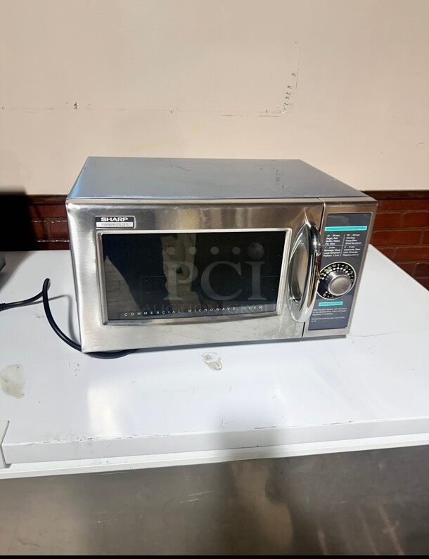 Late Model Sharp R-21LCFS 1000w Commercial Microwave w/ Dial Control, 120v Working - Image 3 of 8