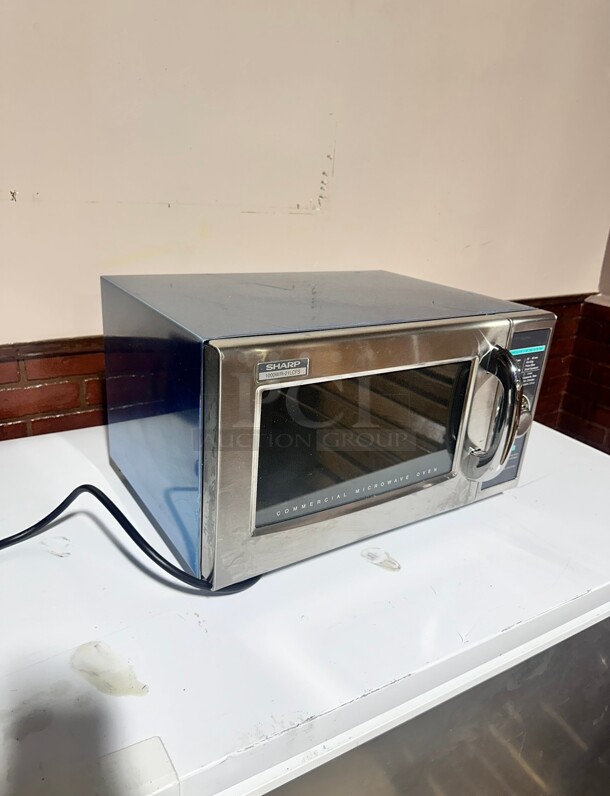 Late Model Sharp R-21LCFS 1000w Commercial Microwave w/ Dial Control, 120v Working - Image 6 of 8
