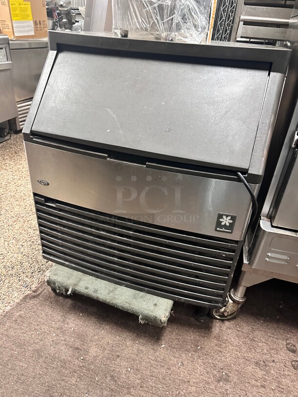 Manitowoc Ice Q270 30 inch W Half Cube NEO Undercounter Ice Machine - 270 lbs/day, Air Cooled 115 Volt Working - Image 2 of 5