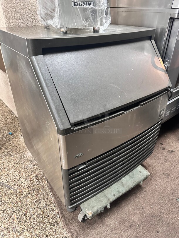 Manitowoc Ice Q270 30 inch W Half Cube NEO Undercounter Ice Machine - 270 lbs/day, Air Cooled 115 Volt Working - Image 3 of 5