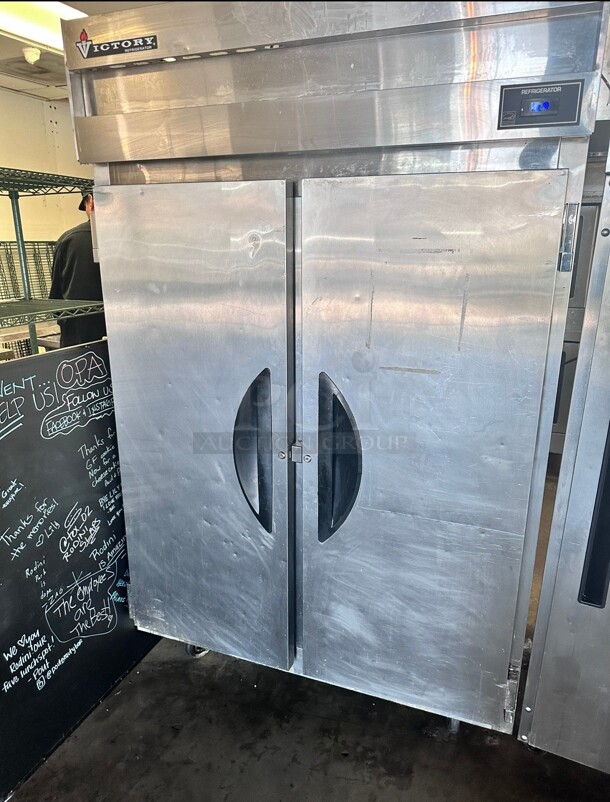 Late Model Victory Refrigeration VR-2 V-Series 2-Door Reach-In Refrigerator 115 Volt Working - Image 2 of 6