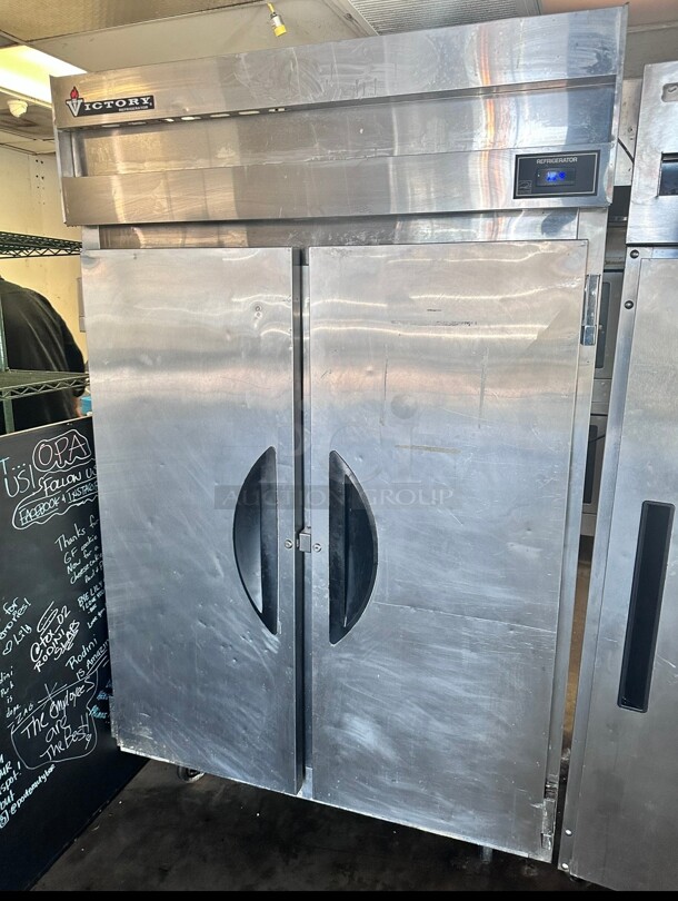 Late Model Victory Refrigeration VR-2 V-Series 2-Door Reach-In Refrigerator 115 Volt Working - Image 3 of 6