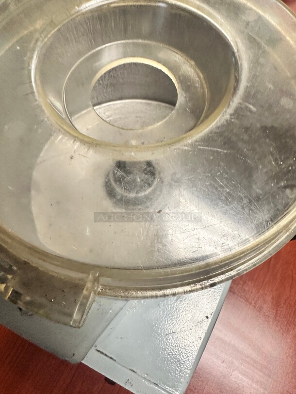 Working Heavy Duty Robot Coupe R4S 2 Speed Continuous Feed Commercial Food Processor w/ 4 1/2 qt Bowl, 120v 'Missing Blade' - Image 6 of 6