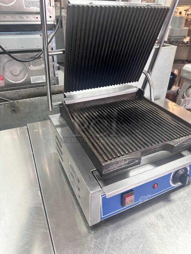 Late Model Globe GPG10 10x9.5 Single Bistro Panini Grill With Grooved Plates 115 Volt Working - Image 6 of 8