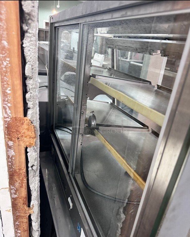 Late Model Vendo HFD000006 35 inch For Multi-Product Heated Display Merchandiser 115 Volt Working - Image 4 of 7