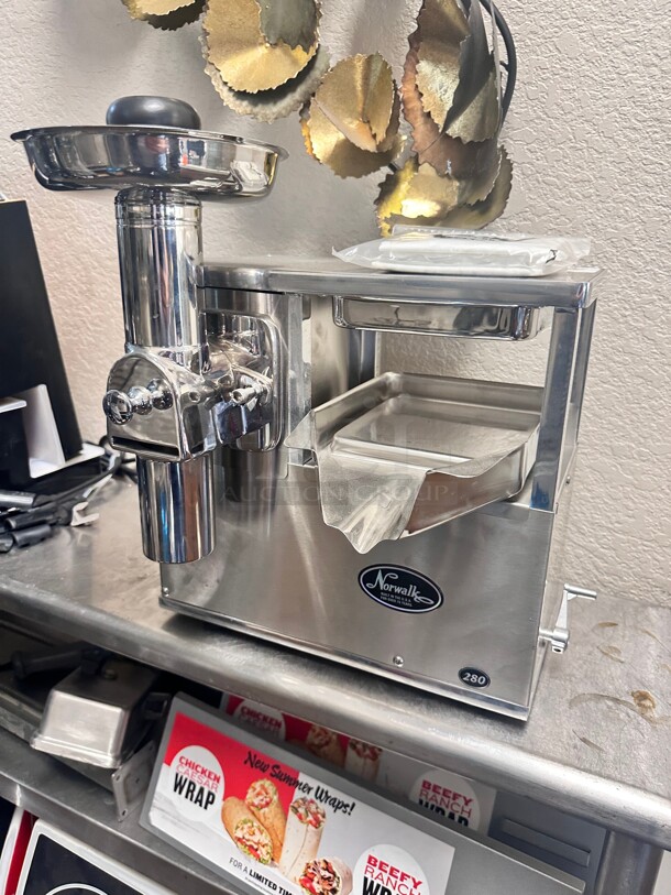 New Norwalk Juicer 280 Two-Stage Juicer - Cold Press  Hydraulic Press For Fruits, Vegetables, Nuts 115 Volt Tested and Working - Image 3 of 7