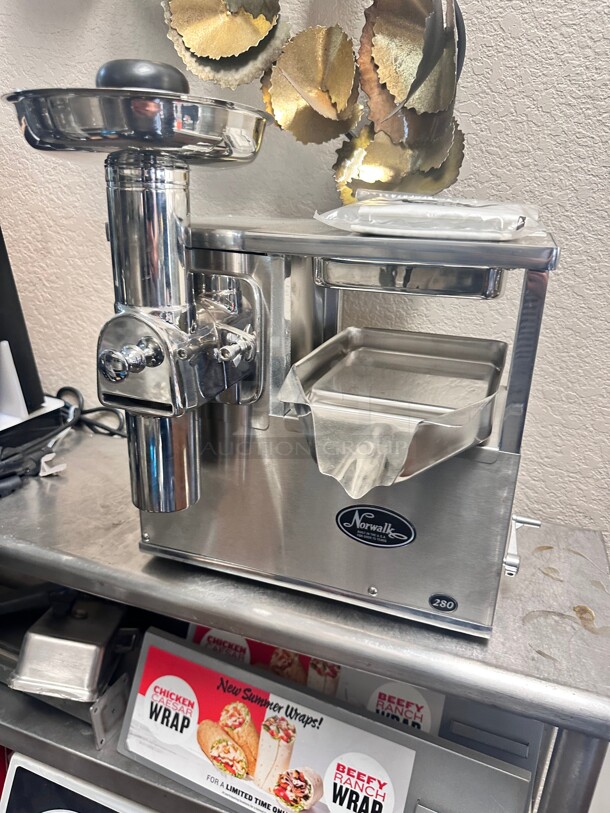 New Norwalk Juicer 280 Two-Stage Juicer - Cold Press  Hydraulic Press For Fruits, Vegetables, Nuts 115 Volt Tested and Working - Image 4 of 7