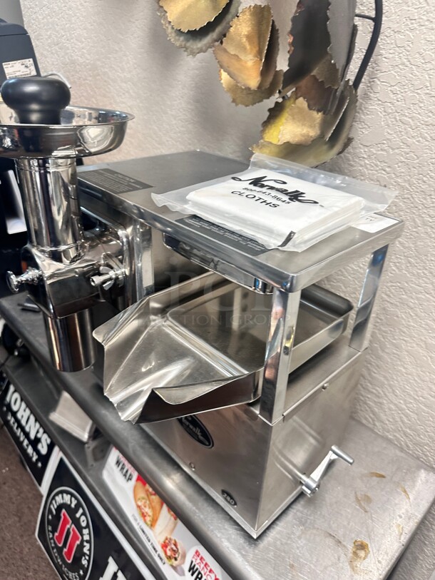 New Norwalk Juicer 280 Two-Stage Juicer - Cold Press  Hydraulic Press For Fruits, Vegetables, Nuts 115 Volt Tested and Working - Image 7 of 7