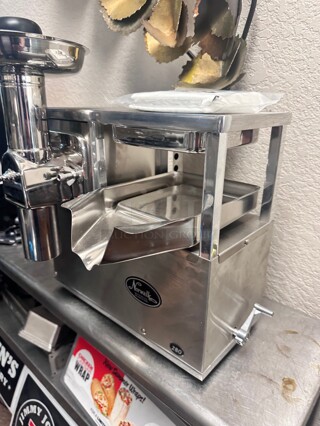 New Norwalk Juicer 280 Two-Stage Juicer - Cold Press  Hydraulic Press For Fruits, Vegetables, Nuts 115 Volt Tested and Working