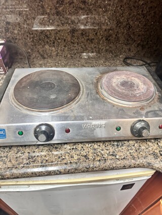 Waring WDB600 19 inch Electric Hotplate w/ (2) Burners & Infinite Controls, 120v Only Right Side  Burner Works